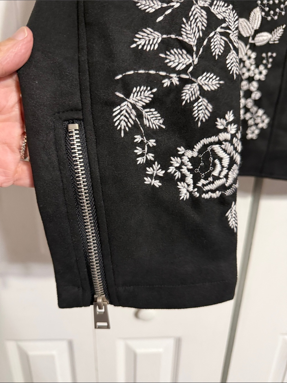 PAPARAZZI black embroidered floral NWT coat jacket size LARGE - Picture 7 of 13